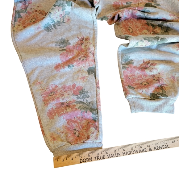 Maurices Plus Size Gray Floral Joggers Sz 4X NWT - Picture 13 of 13